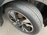 純正15インチのアルミホイールを装着しています