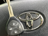 【キーレス】少し離れた場所からでもボタン一つでドアの開錠・施錠ができるのでとっても便利!ドアの鍵穴周りに傷をつけることもありません♪