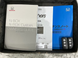 スマートキーは鍵をバッグに入れたままでもドアロックの開閉やエンジンのON・OFFができます。夜間や雨の日も鍵を探さなくて良いので便利です。