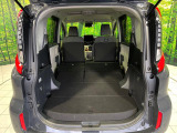 普段のお買い物や通勤、送迎等に十分な荷室スペースを確保しております。セカンドシートを倒すと、大きな荷物の積載も可能です♪