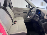 【運転席シート】ゆったりと広々した空間です。ストレスなく運転ができますよ!