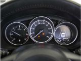 【明るく見やすいメーター】視認性が良く明るく見やすいメーター。運転者にとって見やすいメーターは運転していても疲れないですよね。