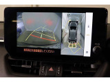 車両を上から見たような映像表示するパノラミックビューモニター付き!