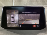 狭い場所での駐車やすれ違いなどでより的確な運転操作に役立つ360&deg;ビューモニターが装備されています。