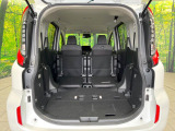 後席を格納すると、これだけの広さが!シーンに合わせたシートアレンジで、大きな荷物も積むことが出来ます♪