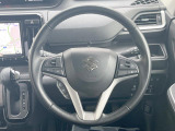 【純正革巻きステアリング】上質な革を使用することで、手にしっかり馴染みとても運転しやすいハンドルです♪