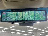 【デジタルインナーミラー】後席の大きな荷物や同乗者で後方が確認しづらい時でも安心!カメラが撮影した車両後方の映像をルームミラー内に表示。クリアな視界で状況の確認が可能です!