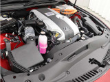 2AR-FSE型 2.5L 直列4気筒 DOHCエンジンと1KM型交流同期電動機のハイブリッドシステム搭載、駆動方式はFRです。