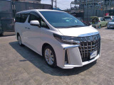 広々とした車内空間に優れた燃費性能。更にデザインも上質で人気のお車です!