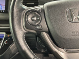 ステアリングにオーディオ操作スイッチが付いています。オーディオ画面に直接タッチしなくても操作が出来ますので、運転に集中できます。