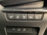各種機能の切替スイッチは運転席パネル下に集約されています。任意で切り替え可能なため状況に合わせてお使いください。