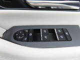 運転席のパワーウインドースイッチ部です。よく触れる場所だからこそ、使用状態があらわれますよね。ぜひこうした所もチェックしてください。