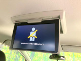 【フリップダウンモニター】大画面モニターで後席でもエンタメをお楽しみいただけます。小さなお子様にも大人気の装備です♪