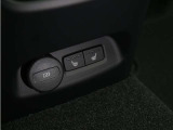 リアシートにもシートヒーターを装備。4席全てで独立した調整が可能です。