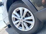 【純正アルミホイール】外観にマッチした純正アルミホイールを装着しております。各種社外アルミホイールや、スタッドレスタイヤも取扱いしております。是非ご相談ください♪