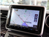 『1台』のお車に対して、3名体制で日々議論を重ね仕入れを行っております。
