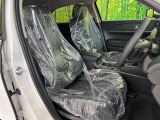 運転席まわりには十分なスペースがあり、大柄な方でもゆったり運転していただける環境です。