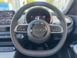 「Nuova500」をオマージュした2本スポークステアリング
