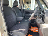 運転席が上下するシートリフター付です。