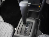 【シフトレバー】シフトもとても操作しやすいデザインになっております。運転する人の事を第一に考えた操作性の高い仕様です。