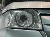 LEDヘッドライトは、点灯の瞬間から最大光量を発揮し、突然暗くなるトンネルなどでの安定感を高めます。