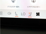 フロント・シートヒーターに加え、ステアリングホイール・ヒーターも装備。厳寒の地、北欧スウェーデン発祥のブランドならではのアイテムです。