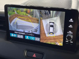 【マルチビューカメラシステム】専用のカメラにより、上から見下ろしたような視点で360度クルマの周囲を確認することができます☆死角部分も確認しやすく、狭い場所での切り返しや駐車もスムーズに行えます。