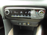 オートエアコンです。更に運転席と助手席にはシートヒータ付きです。