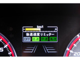 後退時に誤ってアクセルを踏み過ぎても急発進しません。後退時リミッター機能。速度は3段階から設定できます。