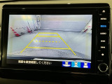 リバースギアに入れるだけで後方の表示へ切り替わります。夜間や雨の日の駐車も楽になりますよ。