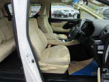 見通しのよいすっきりとした視界で、誰でも運転しやすいです。運転のしやすさは疲れにくさにも繋がりますよ♪
