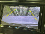 【バックカメラ】駐車時に後方がリアルタイム映像で確認できます。大型商業施設や立体駐車場での駐車時や、夜間のバック時に大活躍!運転スキルに関わらず、今や必須となった装備のひとつです!