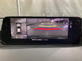 狭い場所での駐車やすれ違いなどでより的確な運転操作に役立つ360&deg;ビューモニターが装備されています。