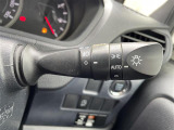 【 オートライト 】オートライトなのでライトの点け忘れを気にすることなく運転が出来ます。