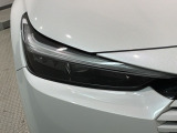 LEDヘッドライトは、点灯の瞬間から最大光量を発揮し、突然暗くなるトンネルなどでの安定感を高めます。