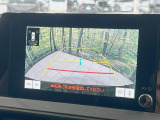 【バックカメラ】駐車時に後方がリアルタイム映像で確認できます。大型商業施設や立体駐車場での駐車時や、夜間のバック時に大活躍!運転スキルに関わらず、今や必須となった装備のひとつです!