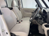 ゆったりと座れる運転席シートですのでストレスなく運転が出来ますよ!