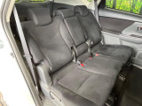 後部座席も気になるようなキズ・汚れやへたり等、大きなダメージはなく、良好な状態です。