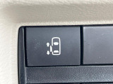 【パワースライドドア】スマートキーや運転席のスイッチでスライドドアの開閉が可能♪電動だから力を入れてドアを開ける必要が無く、小さいお子様でも、重い荷物を持っている時もラクに開け閉めできます♪