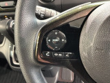 ステアリングにオーディオ操作スイッチが付いています。オーディオ画面に直接タッチしなくても操作が出来ますので、運転に集中できます。