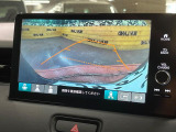 【バックカメラ】駐車時に後方がリアルタイム映像で確認できます。大型商業施設や立体駐車場での駐車時や、夜間のバック時に大活躍!