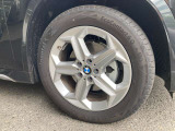 【BMWアロイホイル】軽量かつ強度に拘ったアロイホイル。走行性能ポテンシャルを引き出す設計。車の足元を引き締めてくれる大きなポイントはアロイホイルです。