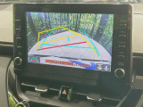 【バックカメラ】駐車時に後方がリアルタイム映像で確認できます。大型商業施設や立体駐車場での駐車時や、夜間のバック時に大活躍!運転スキルに関わらず、今や必須となった装備のひとつです!