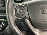 ステアリングにオーディオ操作スイッチが付いています。オーディオ画面に直接タッチしなくても操作が出来ますので、運転に集中できます。