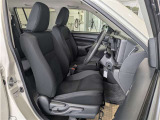 高いホールド性で運転姿勢が安定します。長距離ドライブでも疲れにくいのが魅力です。快適なドライビングライフをお送りください♪