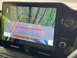 【バックカメラ】駐車時に後方がリアルタイム映像で確認できます。大型商業施設や立体駐車場での駐車時や、夜間のバック時に大活躍!運転スキルに関わらず、今や必須となった装備のひとつです!