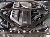 【BMWエンジン】革新的なガソリン・エンジン・テクノロジーによる高性能かつ高効率。レスポンスの良いパワーを発揮。常にスムーズな吸気を実現しアクセル開度にダイレクトに反応しドライビングを楽しく演出。