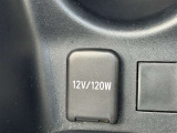 12V電源です。携帯電話充電や後付けのレーダーなどいろいろ使えます!