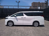 両側パワースライドドア付きだから、狭い駐車スペースなどでの 乗り降りラクラク!小さなお子さまのいるご家庭には嬉しい装備。