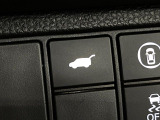 【パワーバックドア】スマートキーや運転席のボタンを押すだけでリアゲートが自動で開閉します!荷物を持っている時や、高い位置にあるバックドアを閉める際に便利な機能です♪